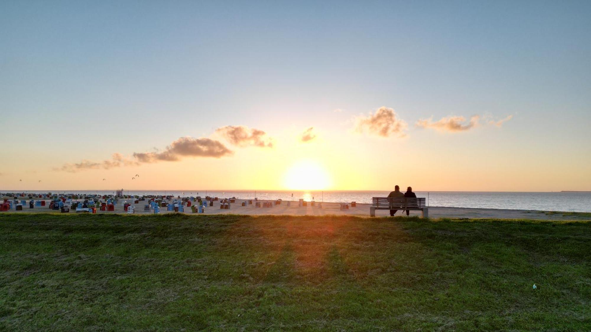 Fischerhaeuschen Am Kurpark Neuharlingersiel Esterno foto